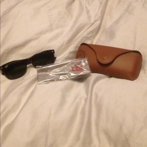 Brand new ray ban wayfarer 902 RBI 2132